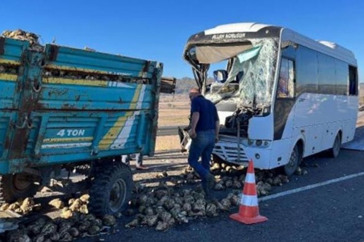 K&uuml;tahya'da iş&ccedil;i servisi trakt&ouml;re &ccedil;arptı