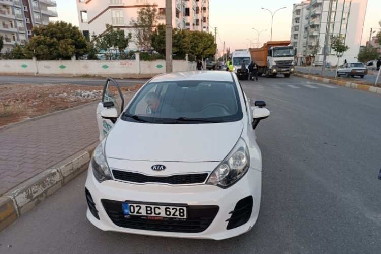 Adıyaman'da otomobilin &ccedil;arptığı engelli yaralandı