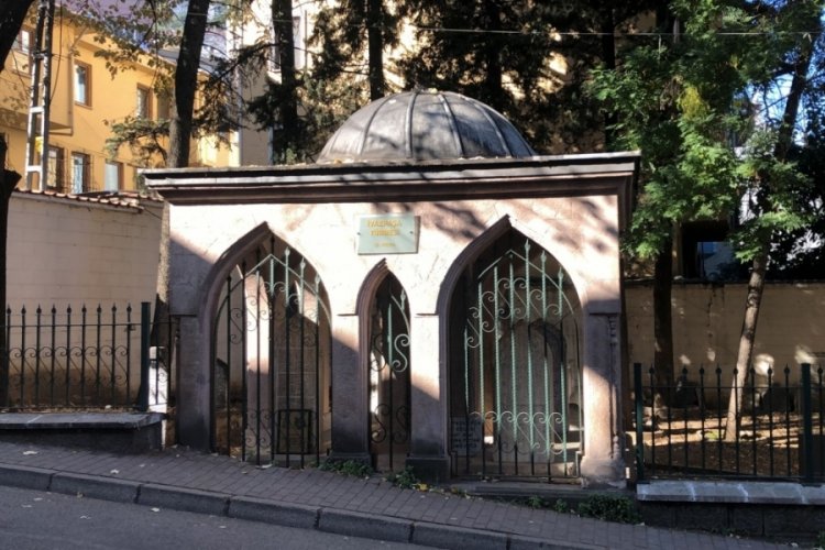 Bursa'da İvazpaşa t&uuml;rbesinde şoke eden hırsızlık