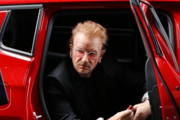 U2'nun efsanevi solisti Bono'nun kuzeni kardeşi &ccedil;ıktı