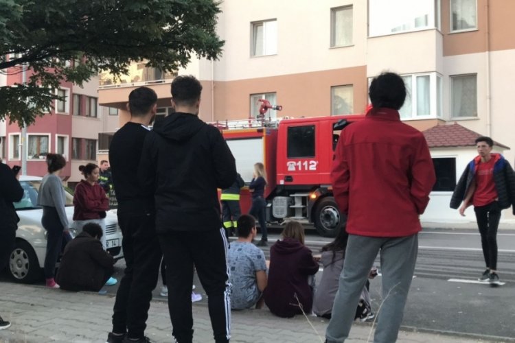 Edirne'de &ouml;ğrenci apartında yangın &ccedil;ıktı