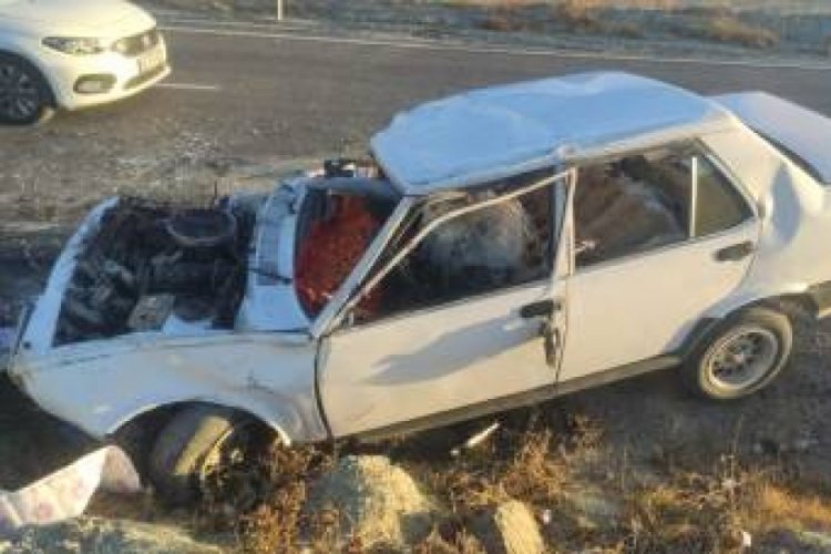 Kahramanmaraş'ta ehliyetsiz ve alkoll&uuml; s&uuml;r&uuml;c&uuml; aracıyla kayalara &ccedil;arptı: 7 kişi yaralandı
