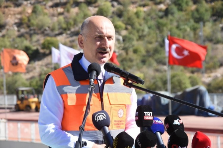 Bakan Karaismailoğlu: Bitlis Viyad&uuml;ğ&uuml;'nde kullanılan &ccedil;elikle 2 Eyfel Kulesi yapılırdı