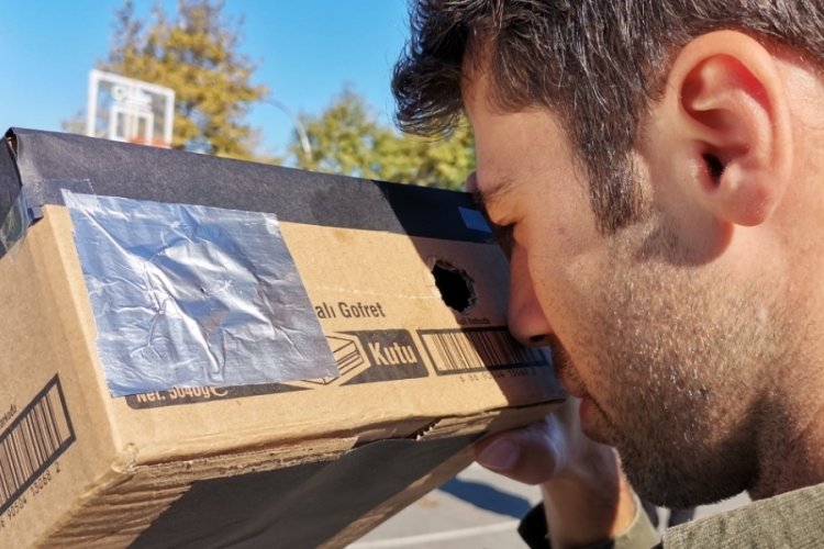 'İğne deliği projekt&ouml;r&uuml;' ile g&uuml;neş tutulmasını izlediler