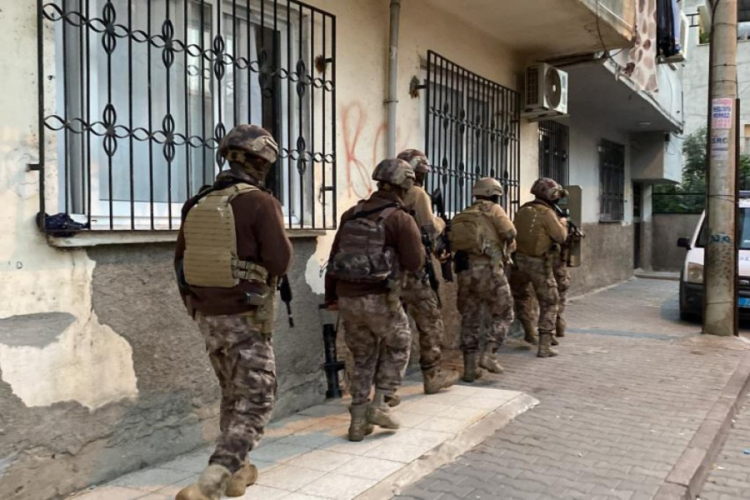 Mersin'de ter&ouml;r operasyonunda 15 kişiye g&ouml;zaltı