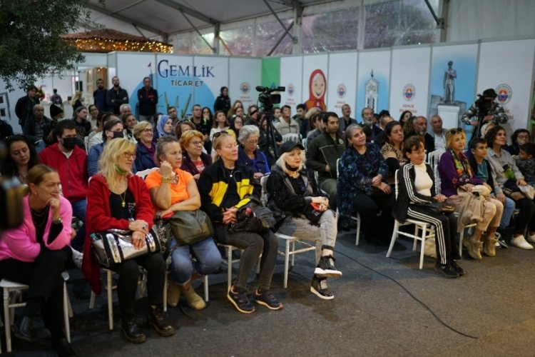 Bursa Gemlik Kitap Limanı'nda Cumhuriyet ve g&uuml;ncel sorunlar konuşuldu