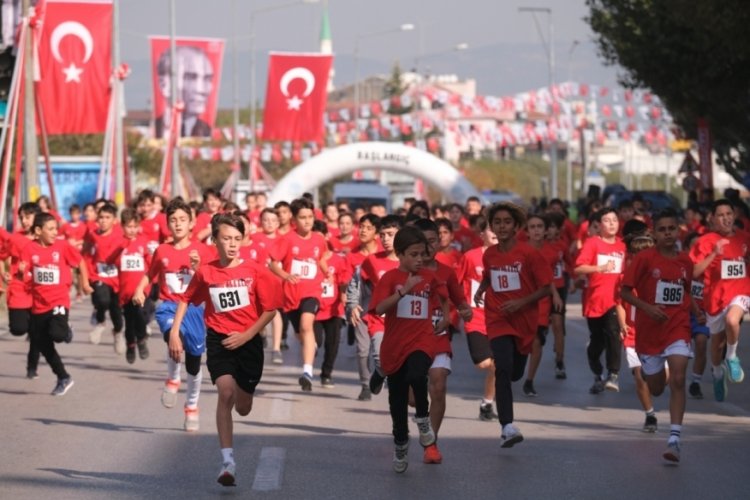 Bursa'da Cumhuriyet i&ccedil;in koştular