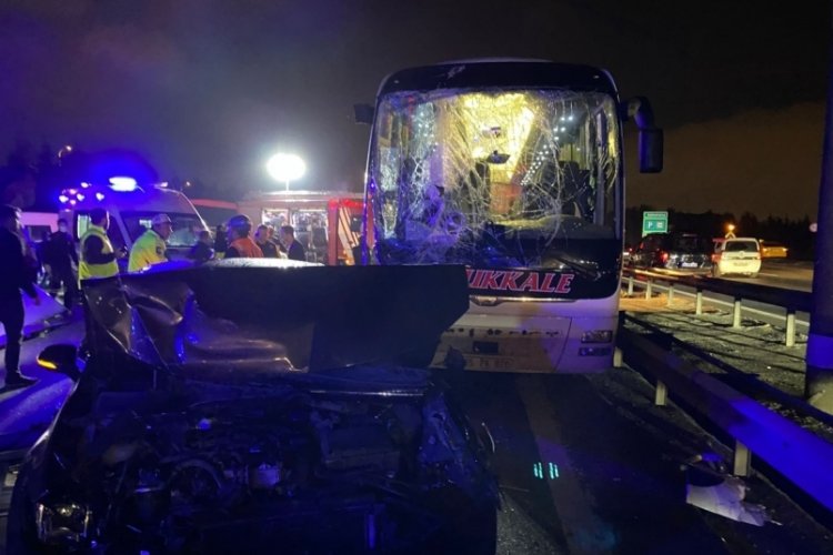 İstanbul'da yolcu otob&uuml;s&uuml; zincirleme kazaya karıştı!
