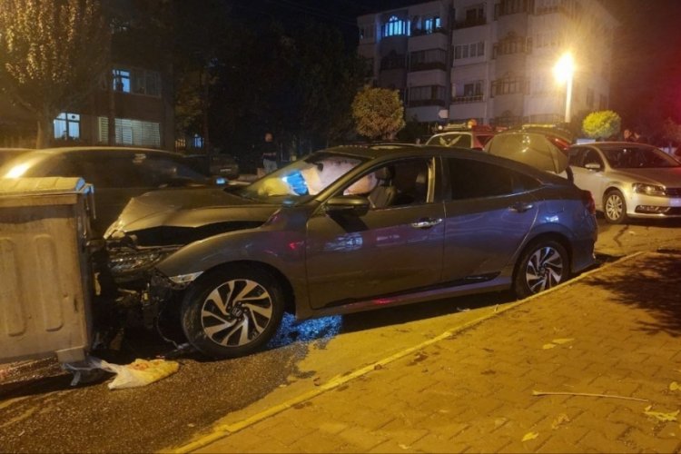 Karab&uuml;k'te iki otomobil &ccedil;arpışması sonucu 2 kişi yaralandı