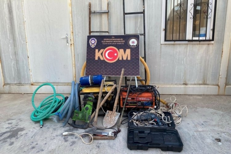 Aydın'da ka&ccedil;ak kazıya su&ccedil;&uuml;st&uuml;; 2 g&ouml;zaltı