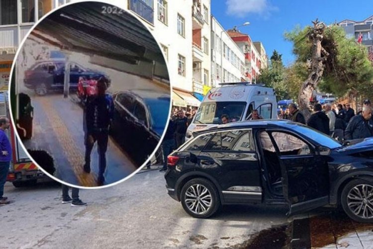 Otomobil &ouml;nce yaya ardından da m&uuml;zenin demir kapısına &ccedil;arptı: 2 &ouml;l&uuml;