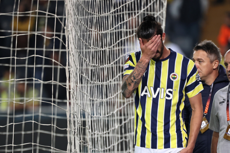Fenerbah&ccedil;e'de Gustavo Henrique sakatlık yaşadı