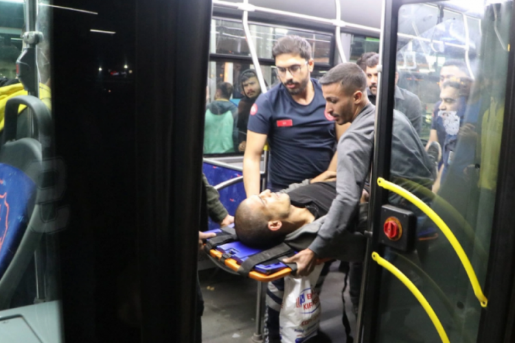 Şanlıurfa'da yaralandığından habersiz bindiği otob&uuml;ste yere yığıldı