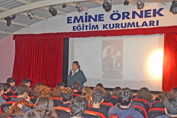 Bursa'da Cumhuriyet haftası'nda Emine &Ouml;rnek kurumlarında "Atat&uuml;rk'&uuml; anlamak" konferansı