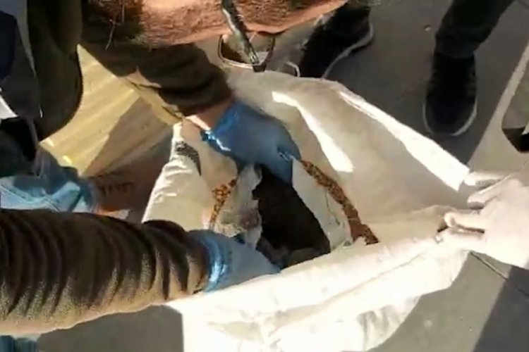 Konya'da kovalamaca sonucu yakalanan minib&uuml;sten cephanelik &ccedil;ıktı