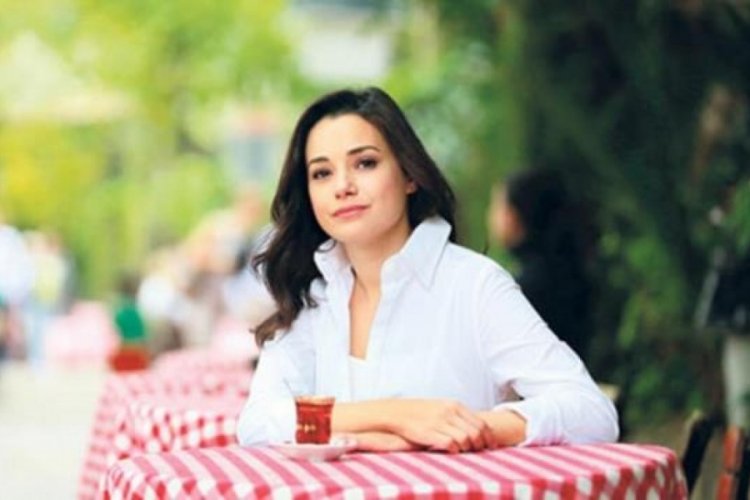 Eşini kaybeden &Ouml;zg&uuml; Namal, yeni imajıyla aylar sonra ortaya &ccedil;ıktı