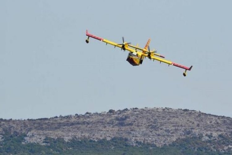 İtalya'da yangın s&ouml;nd&uuml;rme u&ccedil;ağı d&uuml;şt&uuml;: 2 &ouml;l&uuml;