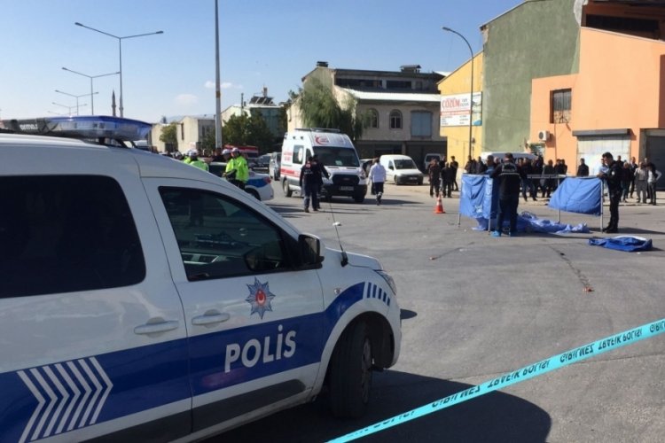 Konya'da TIR'a &ccedil;arpan motosikletteki 2 kişi &ouml;ld&uuml;