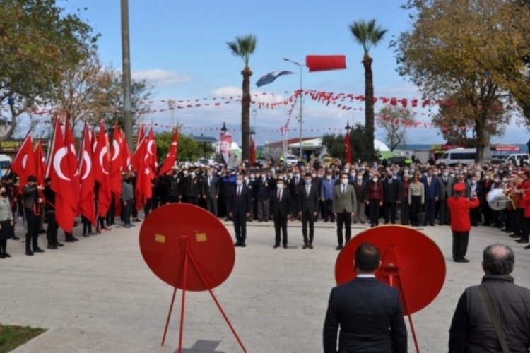 Mudanya'da 29 Ekim Cumhuriyet Bayramı kutlamaları &ccedil;elenk t&ouml;reniyle başladı