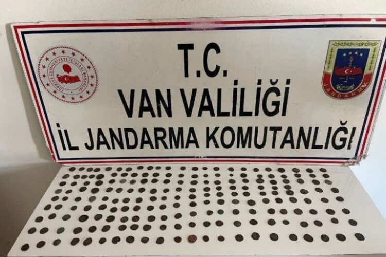 Van'da Eski Roma D&ouml;nemi'ne ait 197 adet bronz sikke ele ge&ccedil;irildi