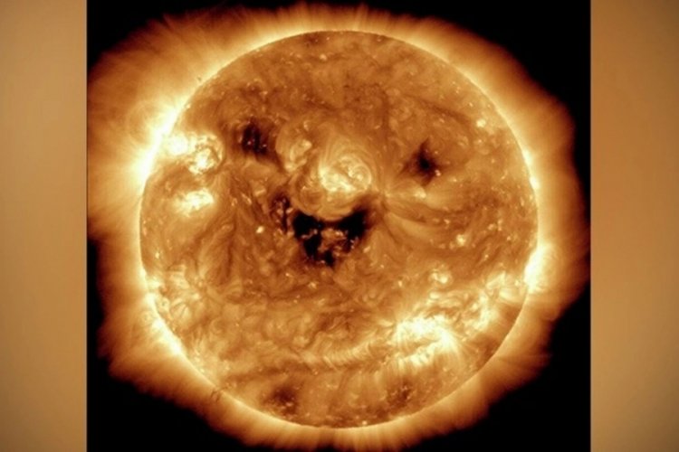 NASA, g&uuml;neşin 'g&uuml;l&uuml;ş&uuml;n&uuml;' yakaladığı fotoğrafı paylaştı