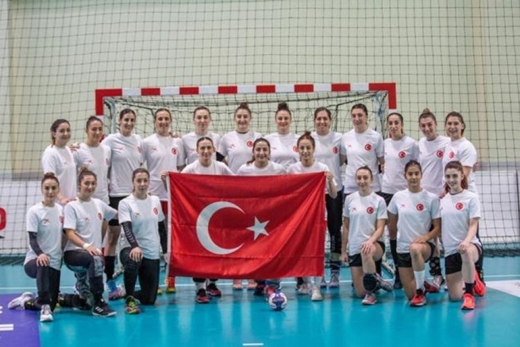 A Milli Kadın Hentbol Takımı, Cumhuriyet Bayramı'nı kutladı