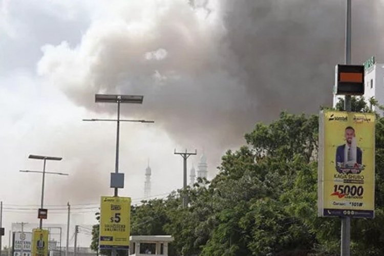 Somali'de Eğitim Bakanlığı'na bombalı saldırı! &Ccedil;ok sayıda sivil kayıp var