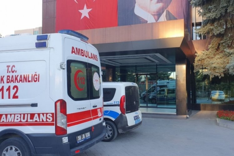 Kayseri Belediyesi'nde hareketli anlar: Kendini kitledi