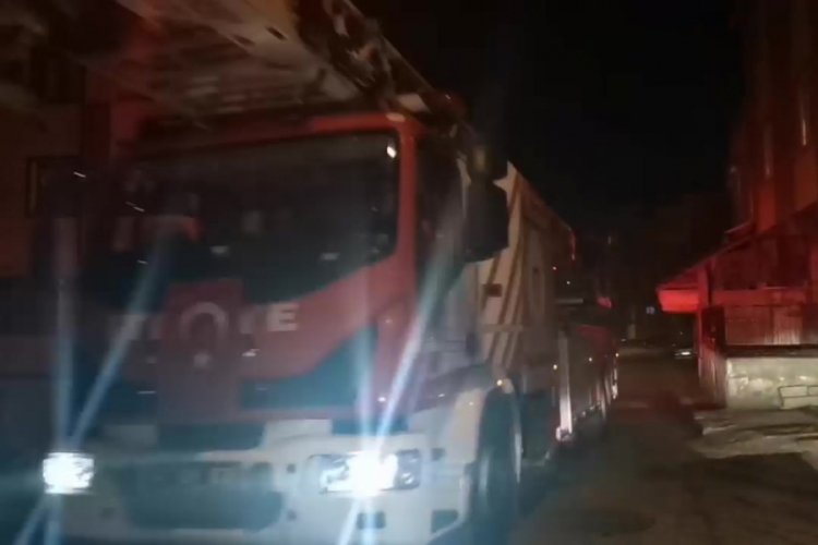 Kocaeli'nde alkoll&uuml; şahsın ocakta unuttuğu yemek evi yaktı