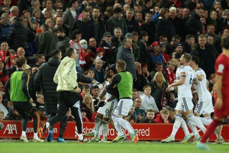 Leeds United, Liverpool'u 2-1 yendi