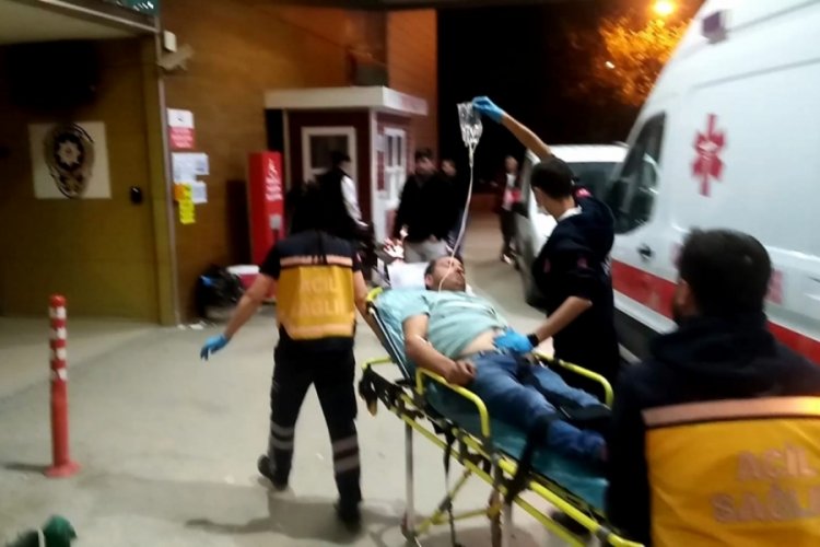 Bursa İneg&ouml;l'de eğlence mekanı &ccedil;ıkışı bı&ccedil;aklı kavga: 2 yaralı