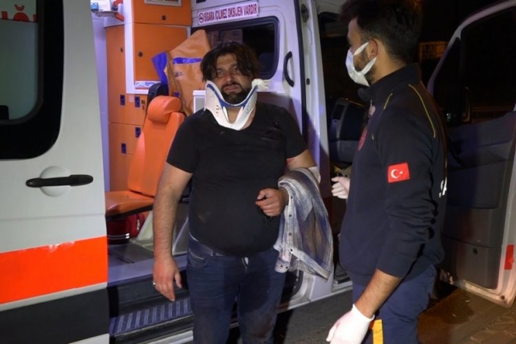 Bursa'da hafif ticari ara&ccedil; park halindeki otob&uuml;se &ccedil;arptı