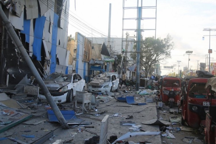 Somali'de art arda ter&ouml;r saldırıları: En az 100 kişi &ouml;ld&uuml;!