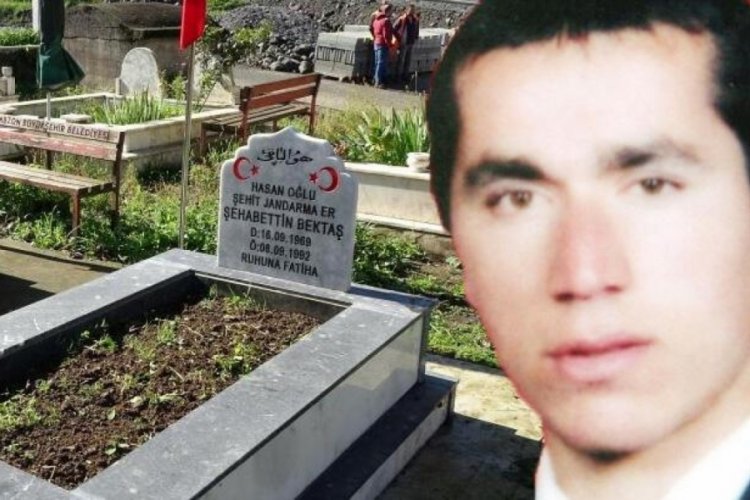 30 yıl &ouml;nce ter&ouml;ristler ka&ccedil;ırdı! Ailesi boş mezarı ile teselli buluyor