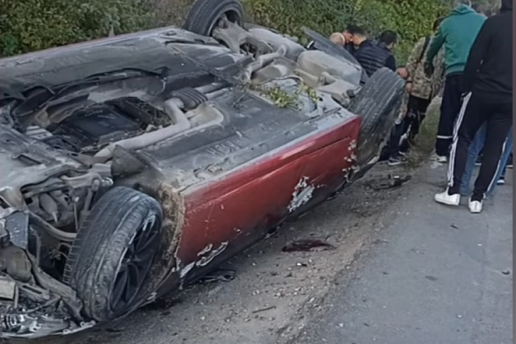 Bursa'da kamyona &ccedil;arpan ara&ccedil; takla attı: 1'i ağır 4 yaralı
