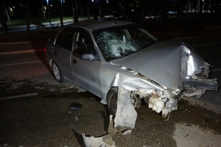 Elazığ'da iki otomobil &ccedil;arpıştı: 2'si ağır 5 kişi yaralandı