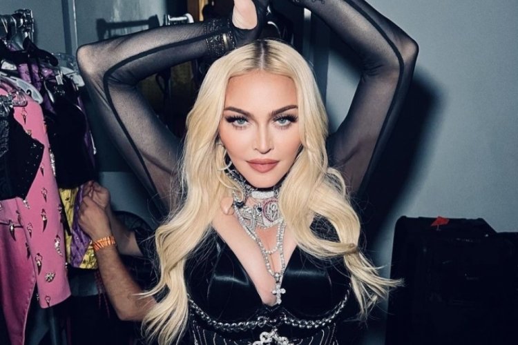 Madonna, &ccedil;ıplak fotoğrafını paylaştı