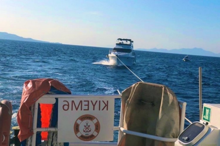 Muğla İstank&ouml;y a&ccedil;ıklarında s&uuml;r&uuml;klenen tekne kurtarıldı