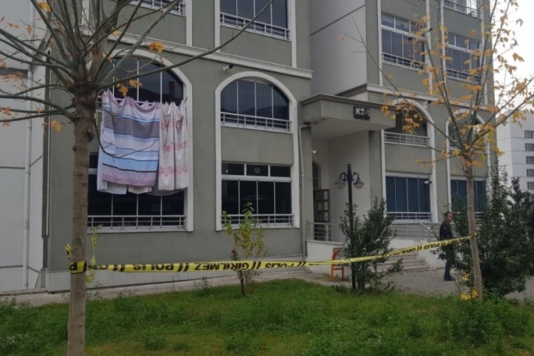 Apartman dairesinde yangın &ccedil;ıktı: 1 &ouml;l&uuml;