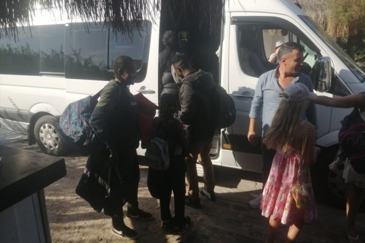 Muğla'nın Fethiye il&ccedil;esinde lastik botta 36 d&uuml;zensiz g&ouml;&ccedil;men yakalandı