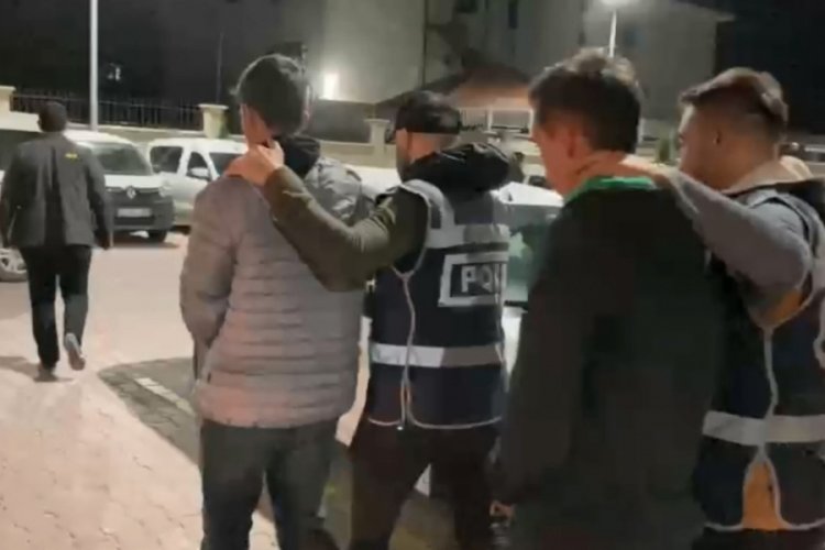 &Ccedil;aldıkları 500 bin TL'lik tespihleri satarken yakalandılar