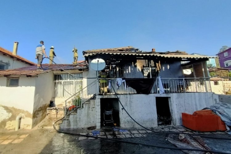 İzmir'de bir evde &ccedil;ıkan yangında 3 yaşındaki &ccedil;ocuk hayatını kaybetti