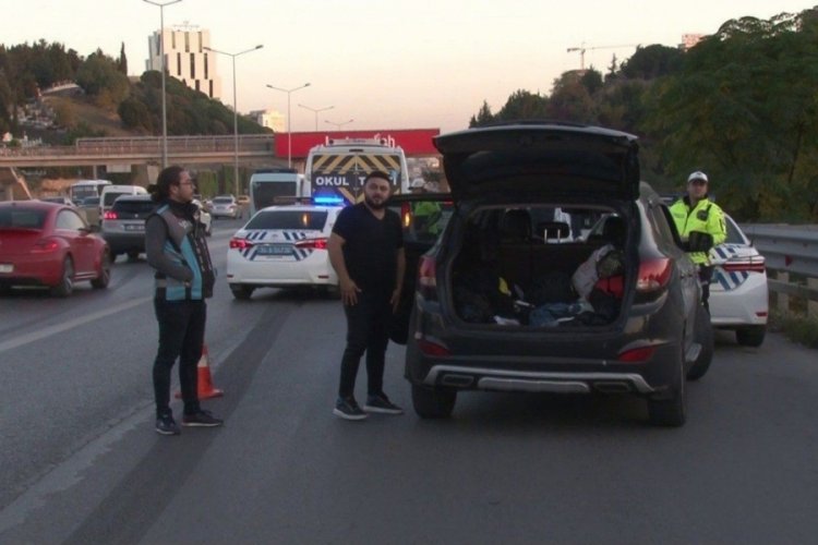 İstanbul'da ehliyetsiz ara&ccedil; kullanan rap&ccedil;i denetime takıldı