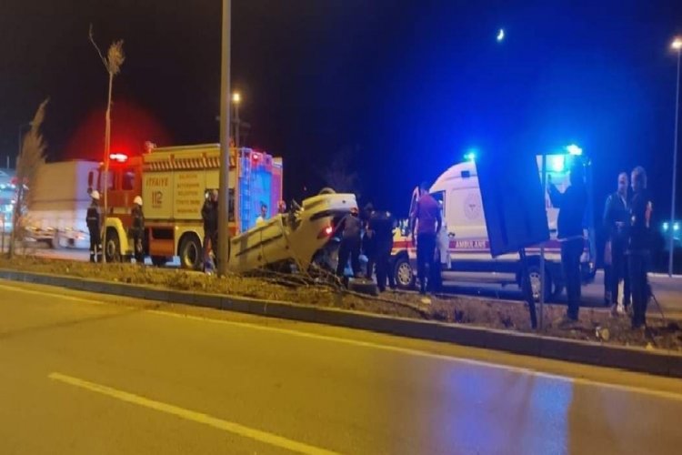 Balıkesir'de takla atan aracın s&uuml;r&uuml;c&uuml;s&uuml; yaralandı