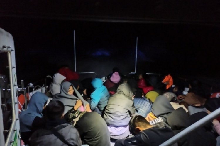 &Ccedil;anakkale'de 42 d&uuml;zensiz g&ouml;&ccedil;men kurtarıldı
