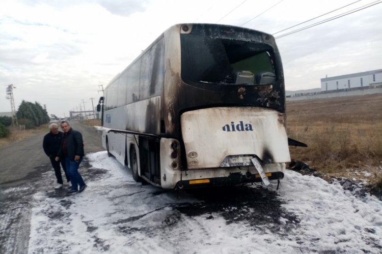 Tekirdağ'da iş&ccedil;i otob&uuml;s&uuml; alev alev yandı