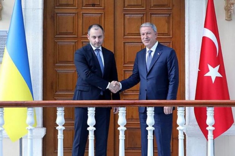 Bakan Akar, Ukraynalı mevkidaşıyla g&ouml;r&uuml;şme sağladı