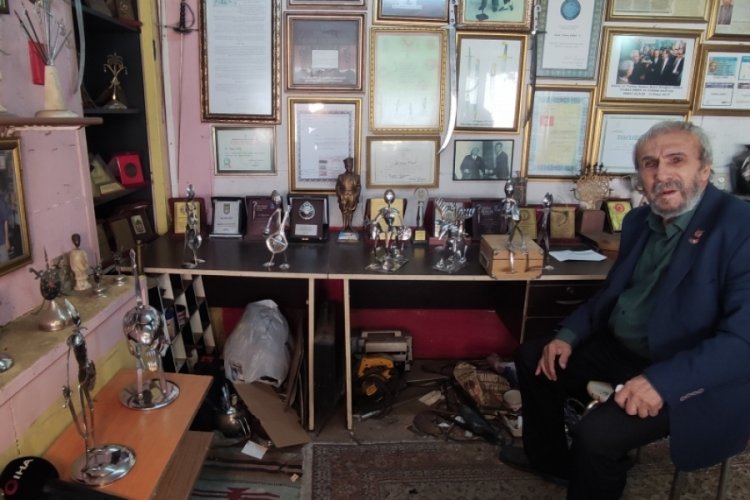 Bursa'da &ccedil;atal ve kaşıkları sanat eserine d&ouml;n&uuml;şt&uuml;r&uuml;yor