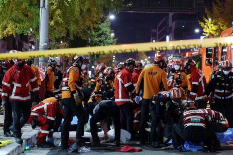 G&uuml;ney Kore İ&ccedil;işleri Bakanı, Cadılar Bayramı kutlamasında yaşananlar i&ccedil;in &ouml;z&uuml;r diledi