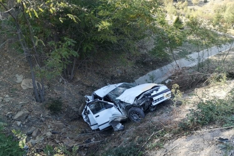 Sinop'ta otomobil ile trakt&ouml;r &ccedil;arpıştı: Yaralılar var